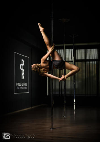 Pole  roll Studio pole dance stalowa wola tarnobrzeg untitled malowanieswiatlem 1310kinga (1)