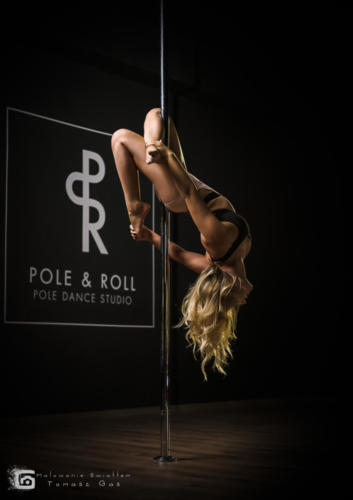 Pole  roll Studio pole dance stalowa wola tarnobrzeg untitled malowanieswiatlem 1310kinga (18)