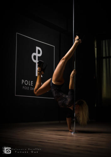 Pole  roll Studio pole dance stalowa wola tarnobrzeg untitled malowanieswiatlem 1310kinga (37)