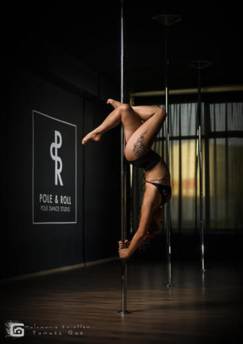Pole  roll Studio pole dance stalowa wola tarnobrzeg untitled malowanieswiatlem 1310kinga (9)